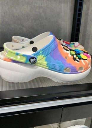Крокс классік клог платформа мільті білі crocs classic clog platform tie dye oxygen/multi
