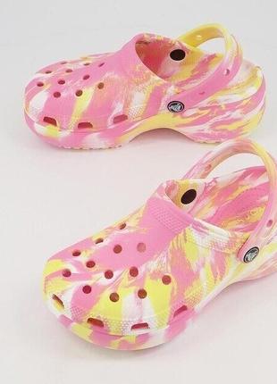 Крокс класік клог платформа рожевий лемонад crocs classic clog platform marbled pink lemonade/multi1 фото