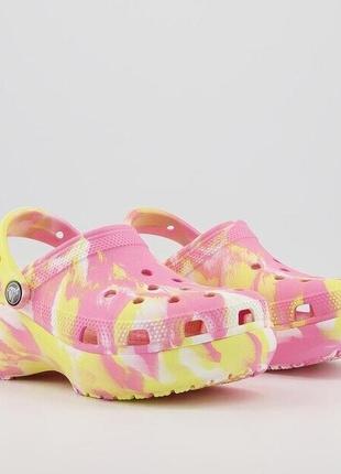 Крокс классик клог платформа розовый лемобид crocs classic clog platform marbled pink lemonade/multi2 фото