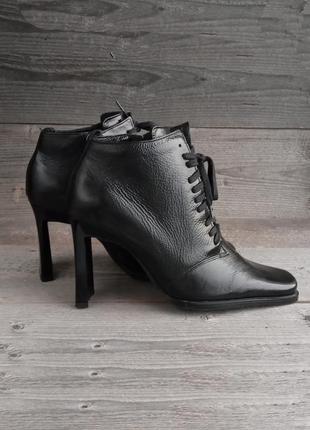 Розпродаж натуральні шкіряні чорні жіночі ботильйони черевики з квадратним носком на шнурках демі