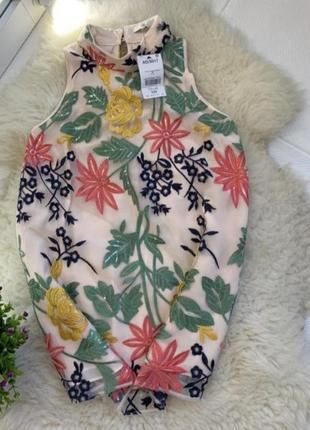 Красива блуза с вишевкою