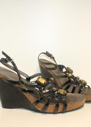 Дуже зручні босоніжки. італія.