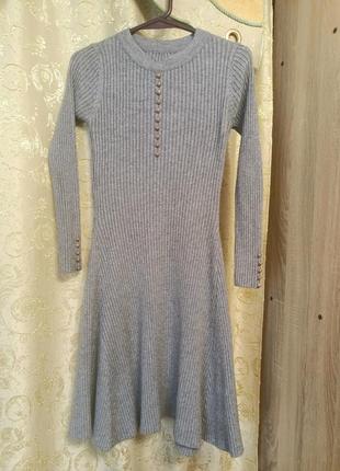 Теплое вязанное платье