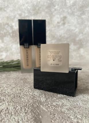 Givenchy prisme libre skin-caring matte тональна основа2 фото