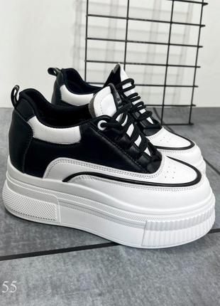 Базовые белые сникерсы