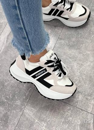 Кроссовки на объемной подошве