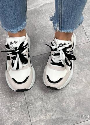 Кроссовки на объемной подошве
