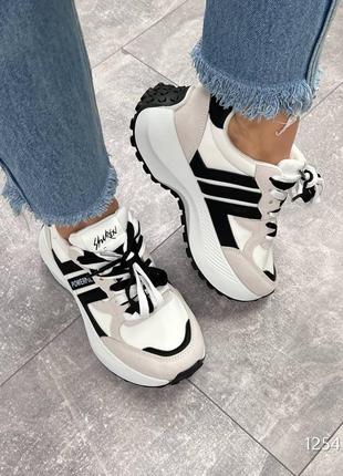 Кроссовки на объемной подошве