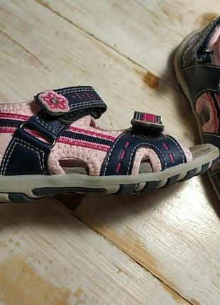 Класні босоніжки для дівчинки