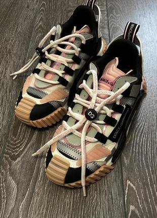 Черные женские кроссовки