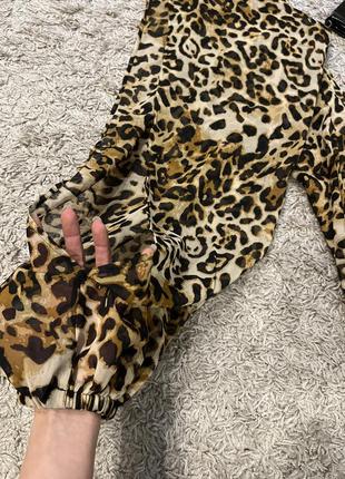 Комбинезон леопард с разрезами2 фото
