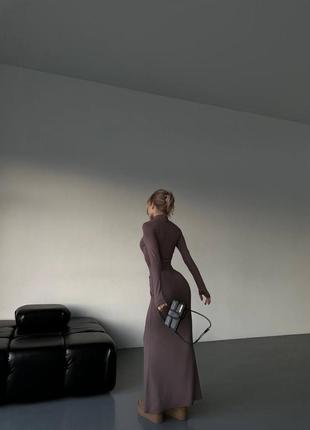 Сукня максі довга облягаюча жіноча із довгими рукавами та коміром плаття3 фото