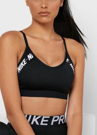 Черный спортивный топ nike
