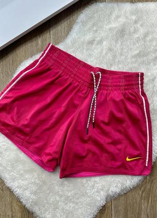 Спортивные шорты nike