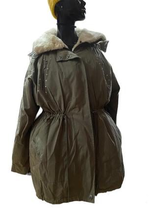 Жіноча куртка