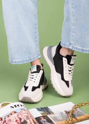 Жіночі кросівки