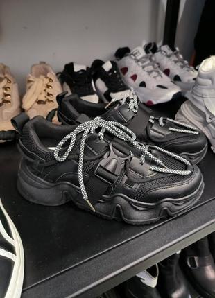 Стильні чорні кросівки1 фото