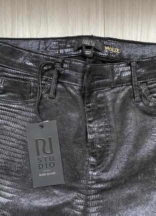 Новые супер классные джинсы  под змеиную кожу.2 фото