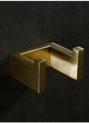 Матовый золотистый гладкий держатель крючок с набором креплений нержавеющая сталь1 фото