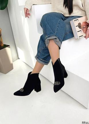 Ботильйони з обтяжним  підбором, чорний, натуральна замша