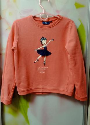 Яскрава кофтинка