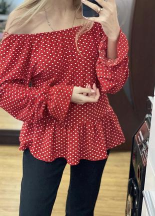 Невероятно красивая красная блуза в белый горох