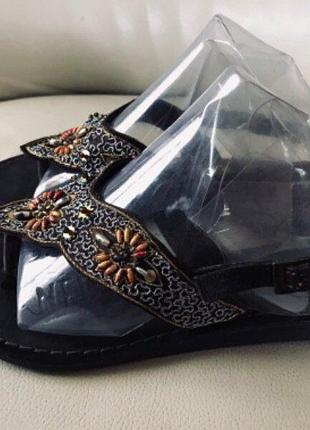 Шкіряні босоніжки eram