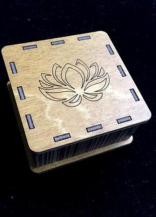 Дерев'яна міні таблетниця з дерева ручної роботи на 4 відділення