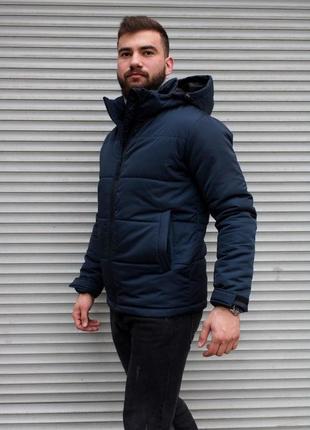Мужская теплая короткая зимняя куртка темно синяя с капюшоном6 фото
