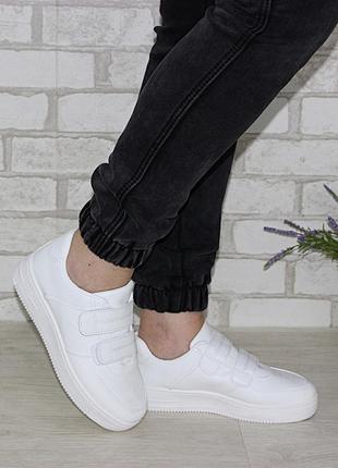 Белые кроссовки на двух липучках2 фото