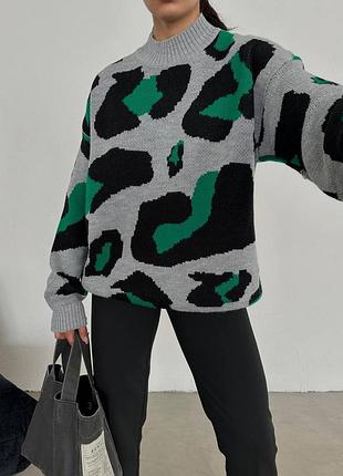 Удлиненный свитер оверсайз с воротничком в принте «лео»