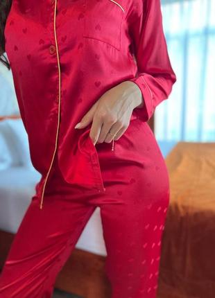 Шелковая пижама в сердечко красная рубашка и штаны8 фото
