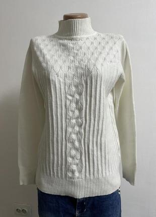 Теплий зимовий білий светр