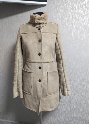 Весеннее-осенние дубленка бежевого цвета