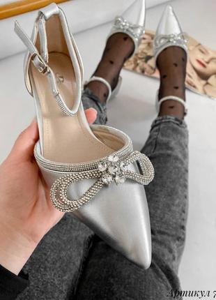 Блестящие туфли серебристые3 фото
