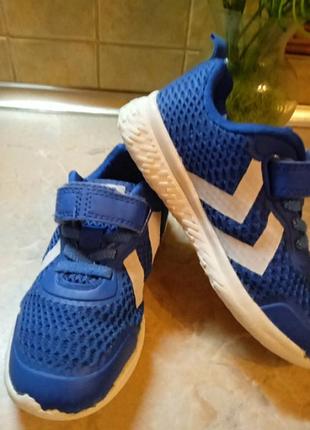 Кросівки 27розмір фірми hummel