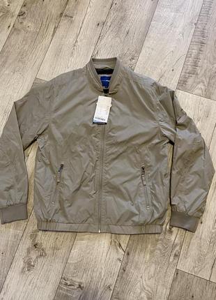 Чоловіча куртка вітровка