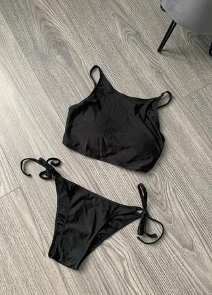 Стильный черный купальник