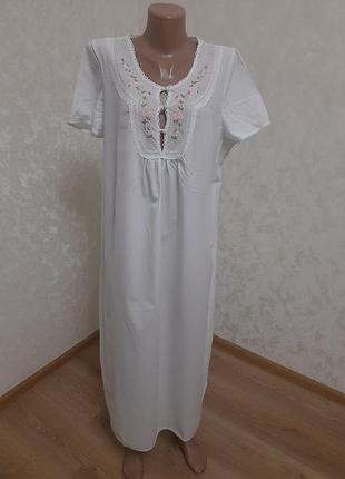 Ніжна м'ятна нічна сорочка з вишивкою великий розмір