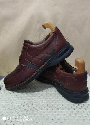 Шкіряні туфлі clarks