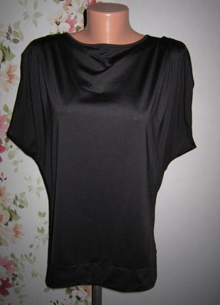 Черная блуза с вырезом на спине1 фото
