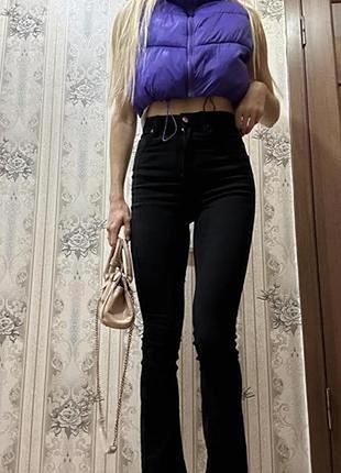 Джинсы с разрезами bershka