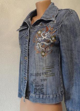 Женский джинсовый пиджак, жакет спринтом на пуговицах2 фото