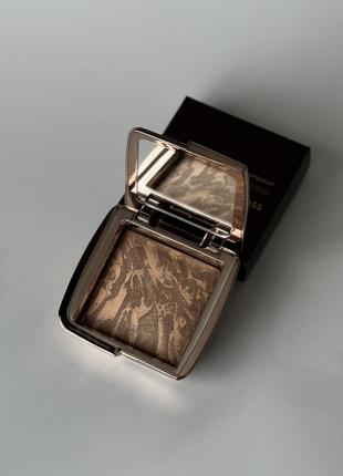 Натуральный бронзер бронзатор скульптор для контуринга лица hourglass ambient lighting bronzer nude bronze light