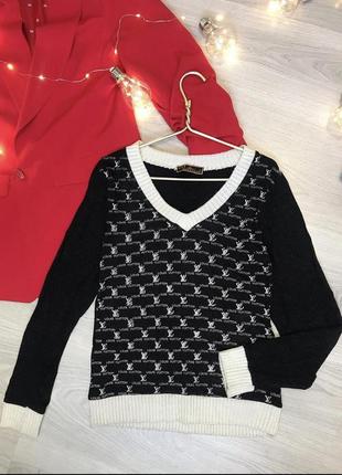 Класна кофтинка з принтом