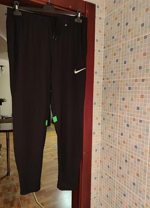 Нові спортивні штани nike.