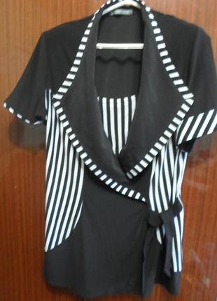 Красива чорна блузка з оформленням смужкою 56р-р
