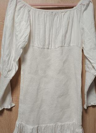 Офигенское белоснежное платье жатка спущенные плечи,с длинными пышными рукавами, по низу рющи р 445 фото