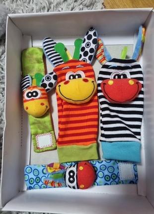 Дитячі кольорові носочки і на ручку браслетики