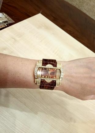 Неймовірно стильні жіночі годинник у східному стилі, від відомого бренду. оригінал.